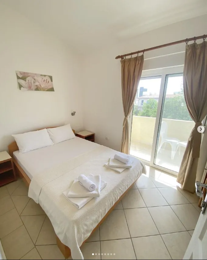 House with 6 separate apartments in Dobre Vode